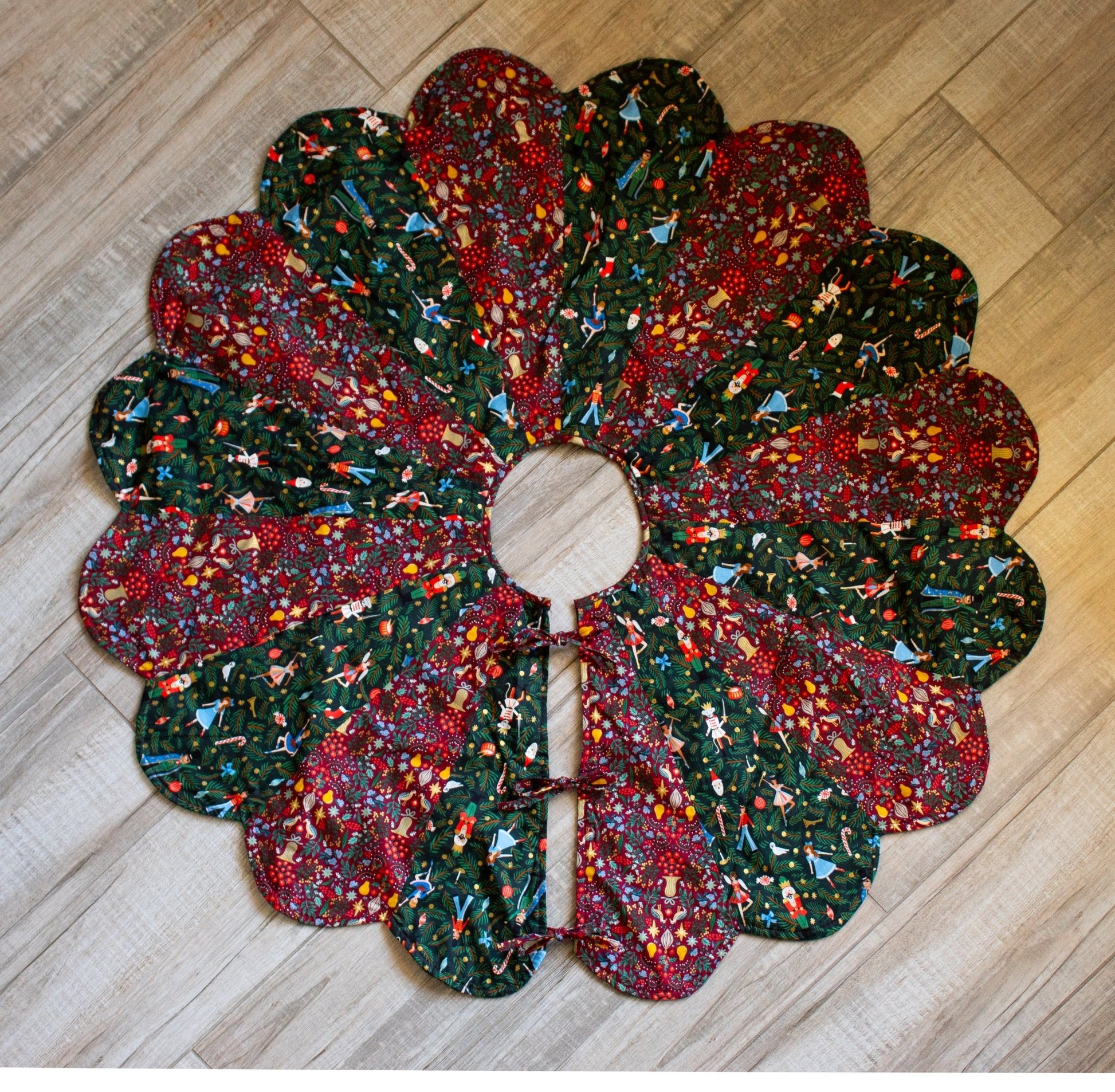 Scalloped Tree Skirt PDF Sewing Pattern - Madswick - Simplifi Fabric