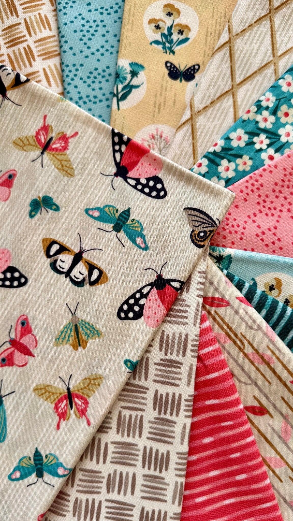 Streaming - Red - Garden Walks - Ann Gardner - Cloud 9 Fabrics - Poplin - Simplifi Fabric